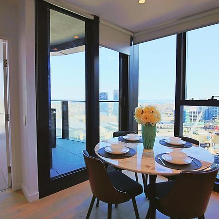 Glamorous 2Br Apt With Ocean & River Views & Free Parking Lägenhet Melbourne Exteriör bild