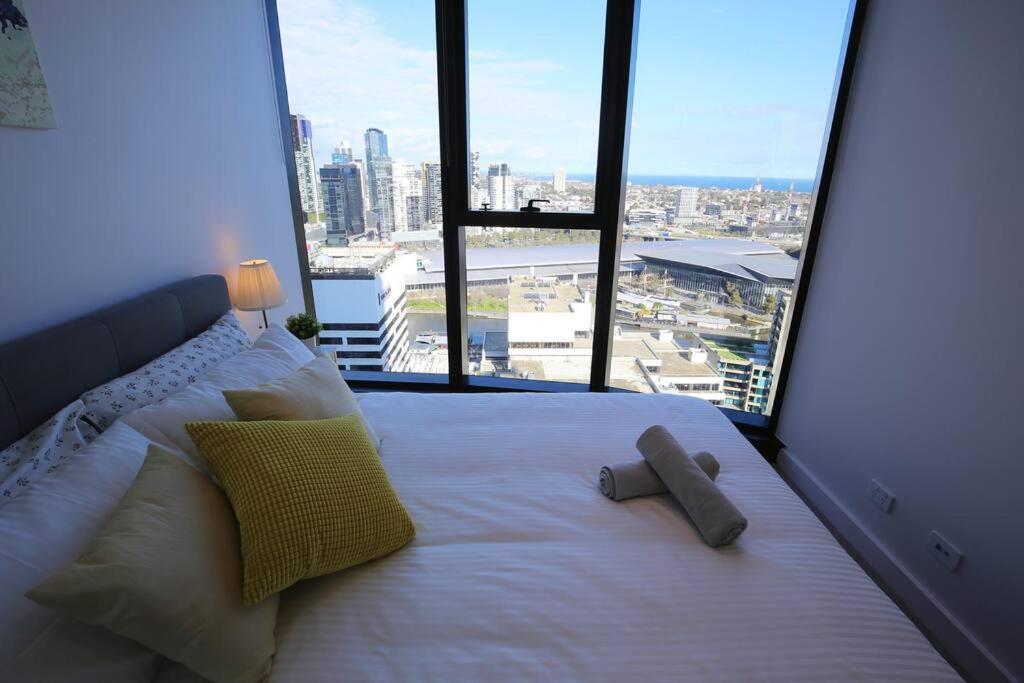 Glamorous 2Br Apt With Ocean & River Views & Free Parking Lägenhet Melbourne Exteriör bild