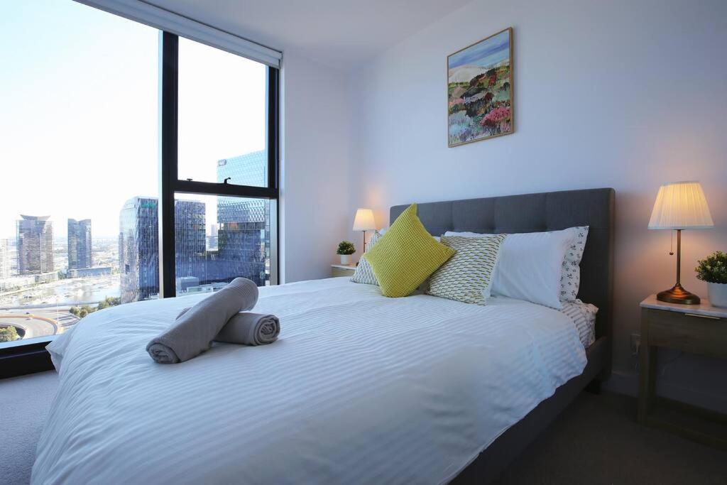 Glamorous 2Br Apt With Ocean & River Views & Free Parking Lägenhet Melbourne Exteriör bild