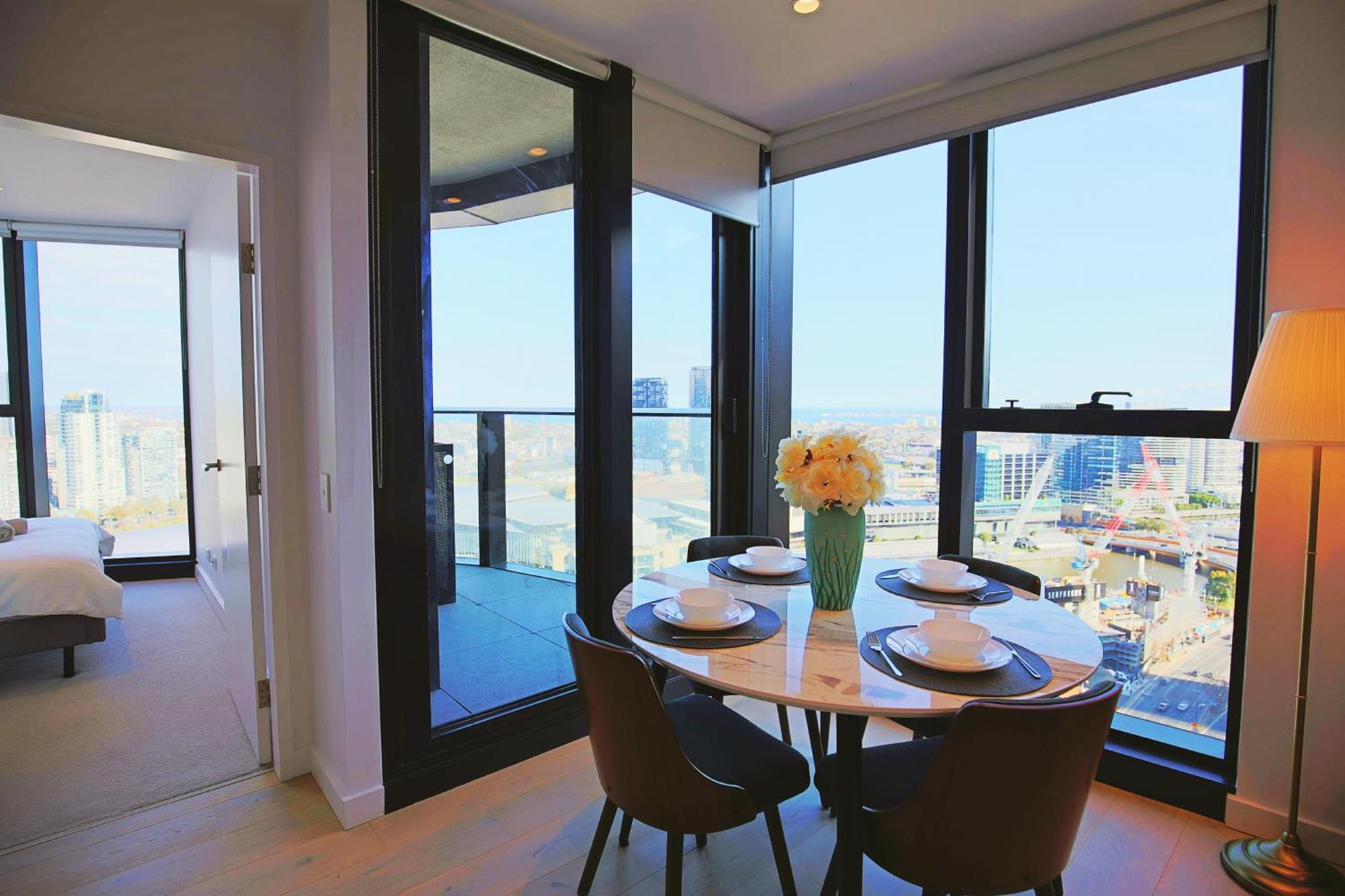 Glamorous 2Br Apt With Ocean & River Views & Free Parking Lägenhet Melbourne Exteriör bild